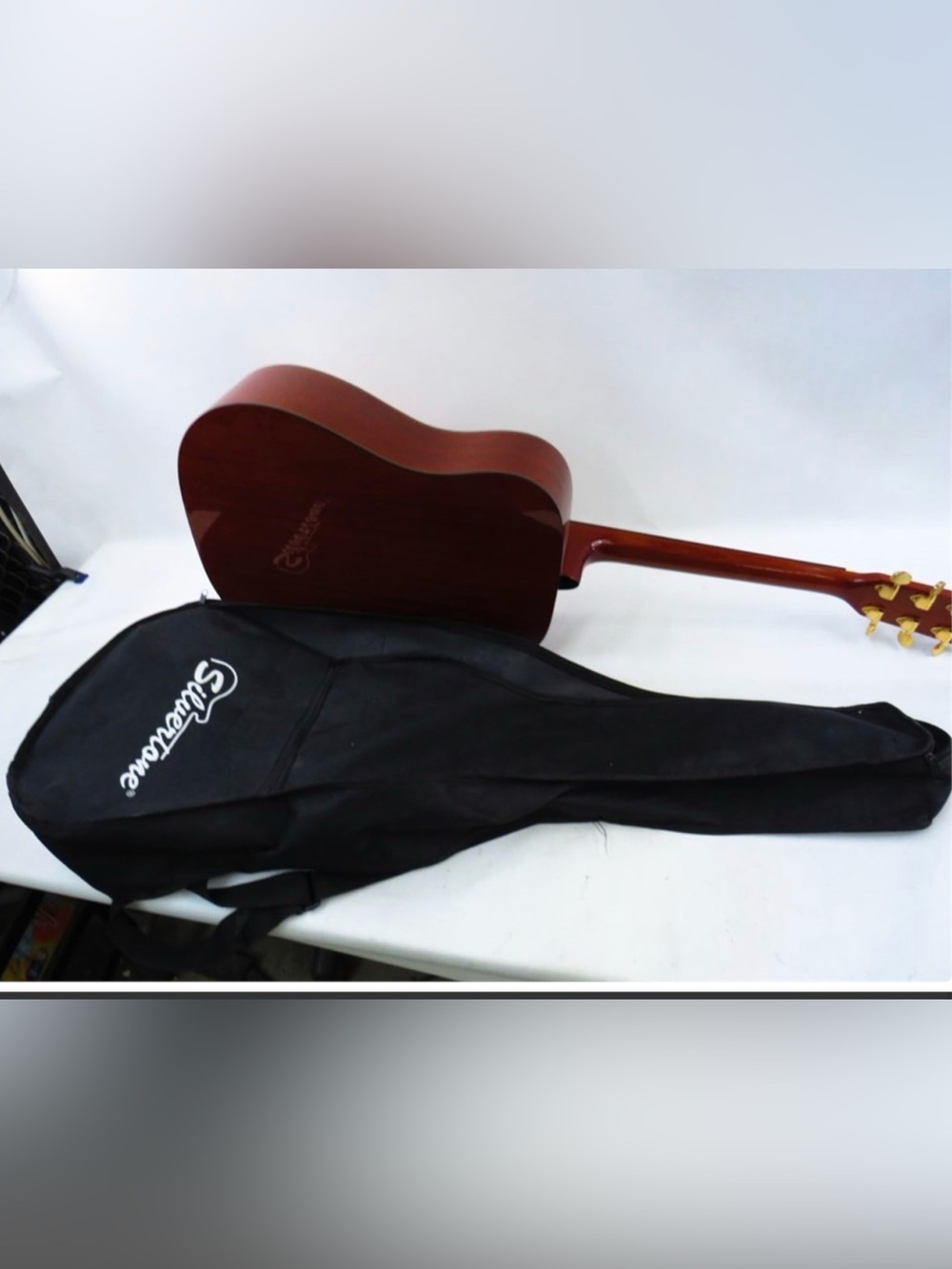Yamaha SFC08 Acoustic Guitar with Silvertone Gigbag preowned